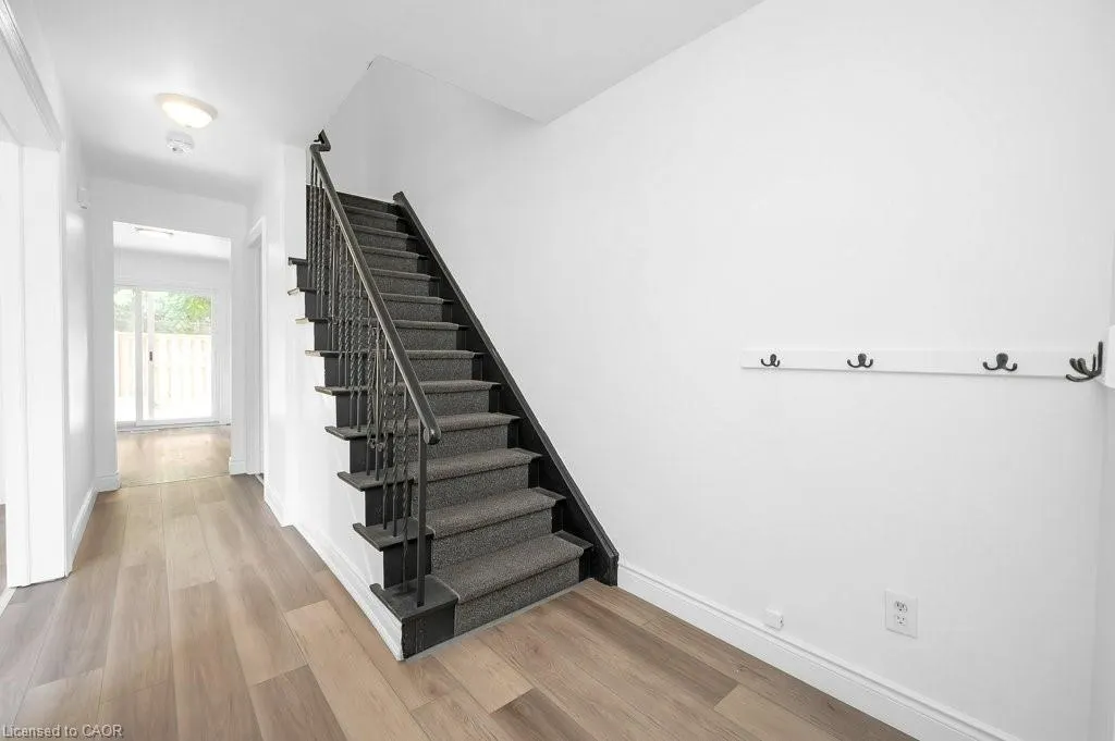 5193 Banting Court