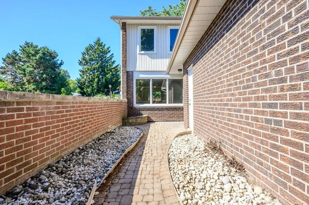 5193 Banting Court
