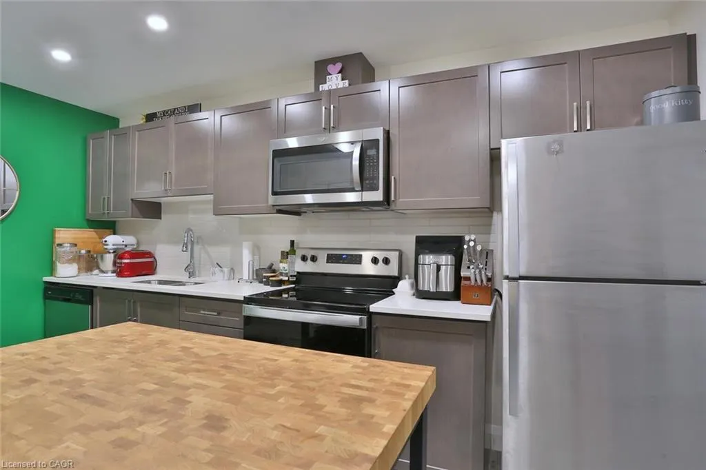 5 Wake Robin Drive, #118