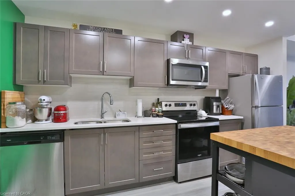 5 Wake Robin Drive, #118