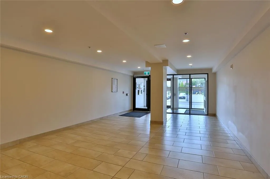 5 Wake Robin Drive, #118