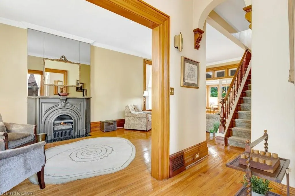 30 Lorne Crescent