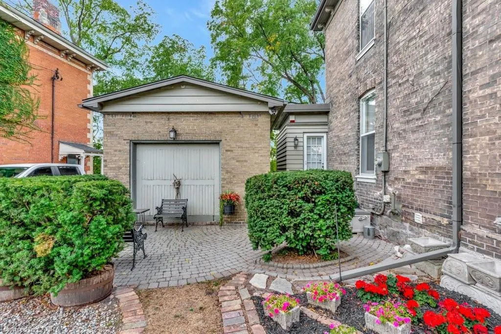 30 Lorne Crescent