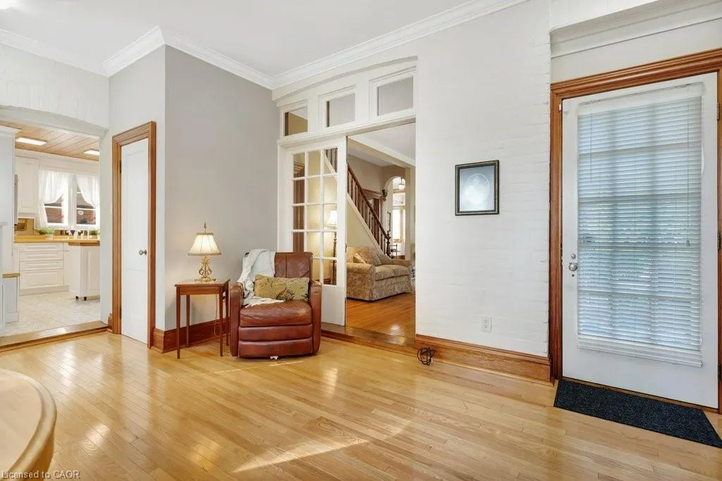 30 Lorne Crescent