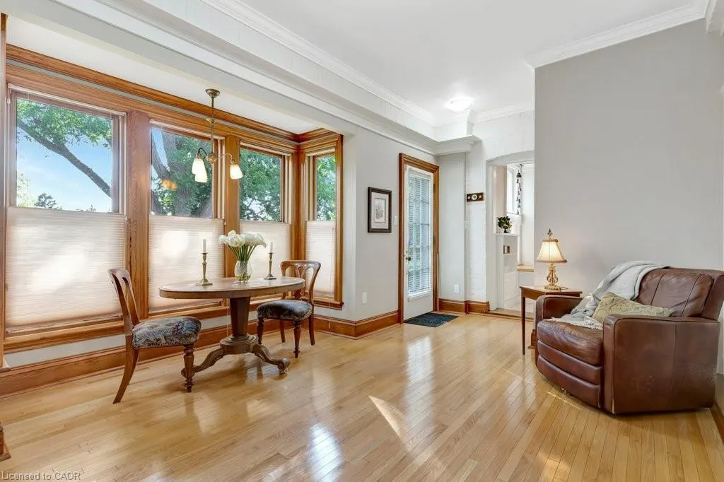 30 Lorne Crescent