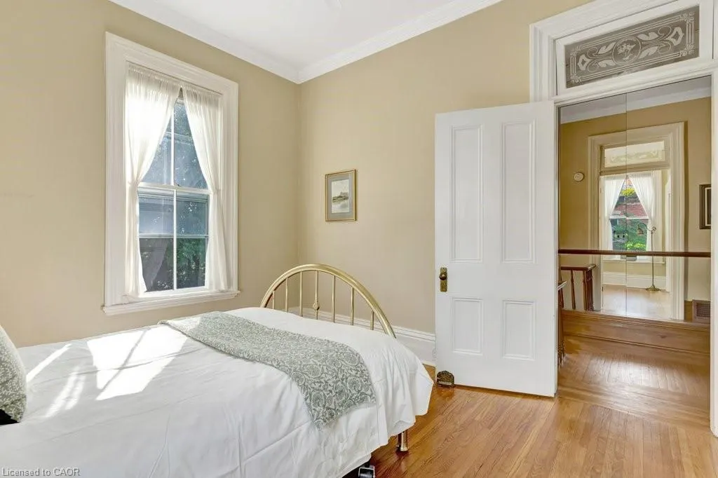 30 Lorne Crescent