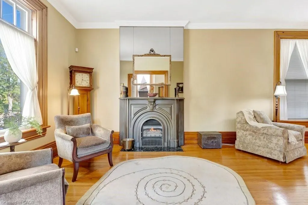 30 Lorne Crescent