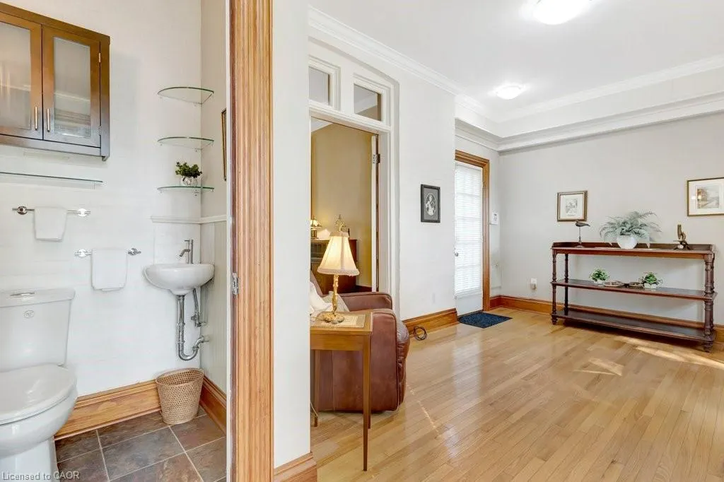 30 Lorne Crescent