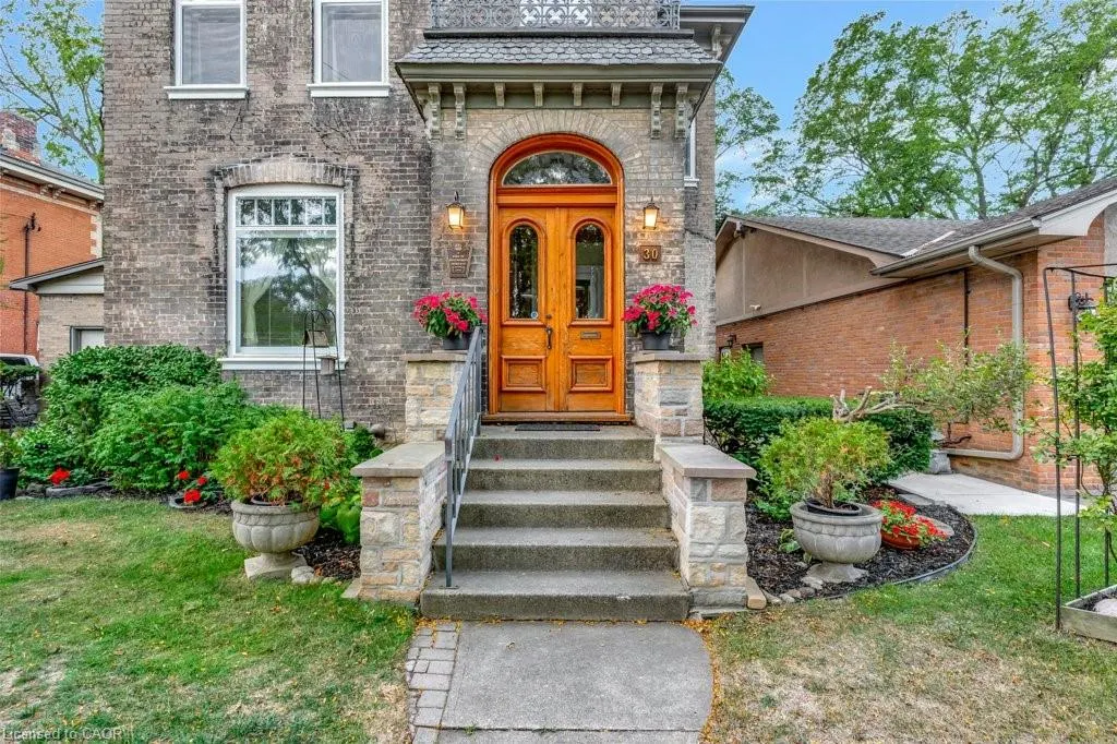 30 Lorne Crescent