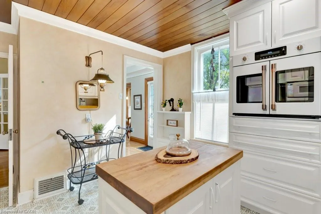 30 Lorne Crescent