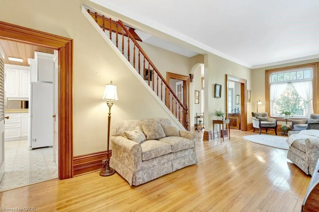 30 Lorne Crescent
