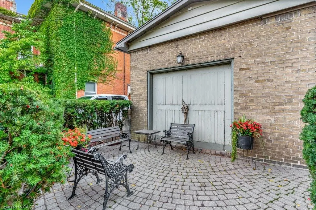 30 Lorne Crescent