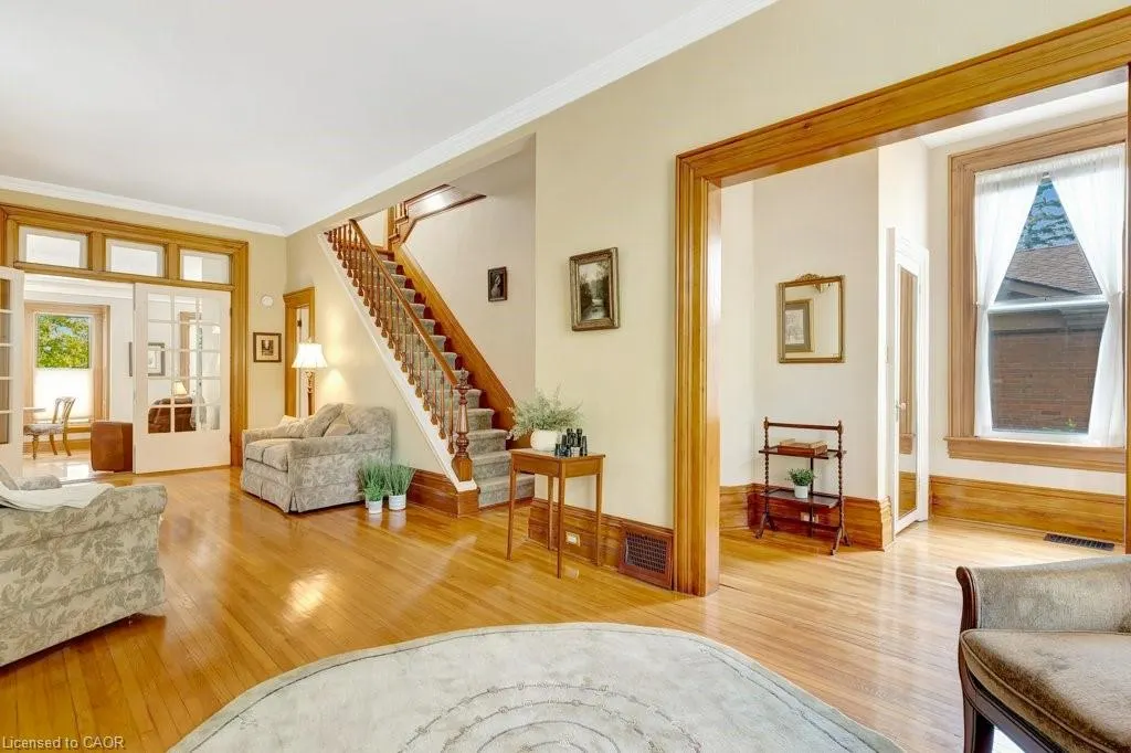 30 Lorne Crescent
