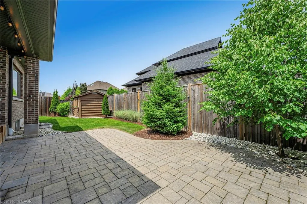 546 Manor Ridge Crescent