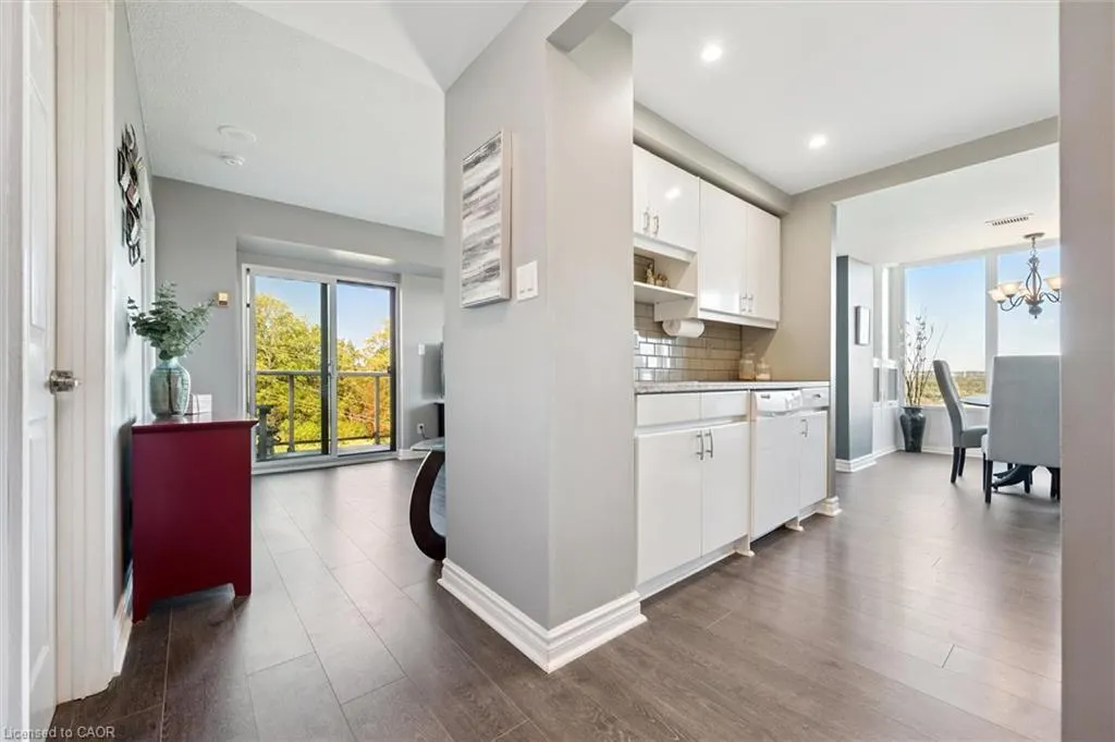 237 King Street W, #703