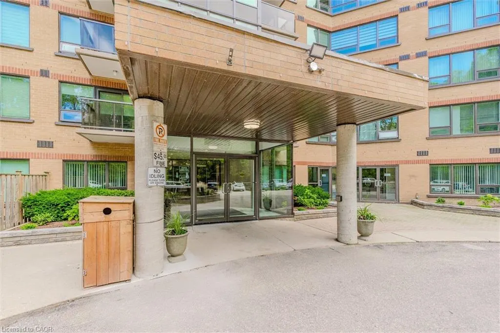 237 King Street W, #703