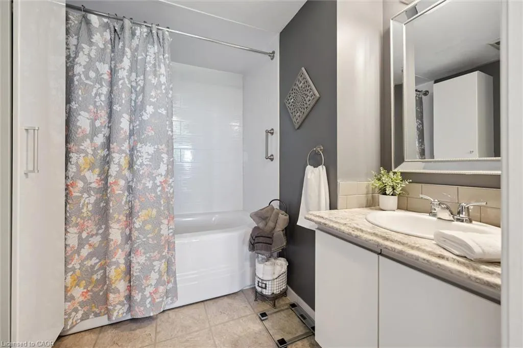 237 King Street W, #703