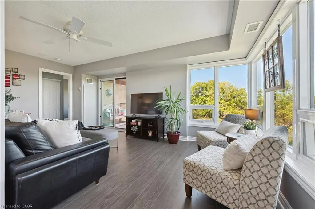 237 King Street W, #703
