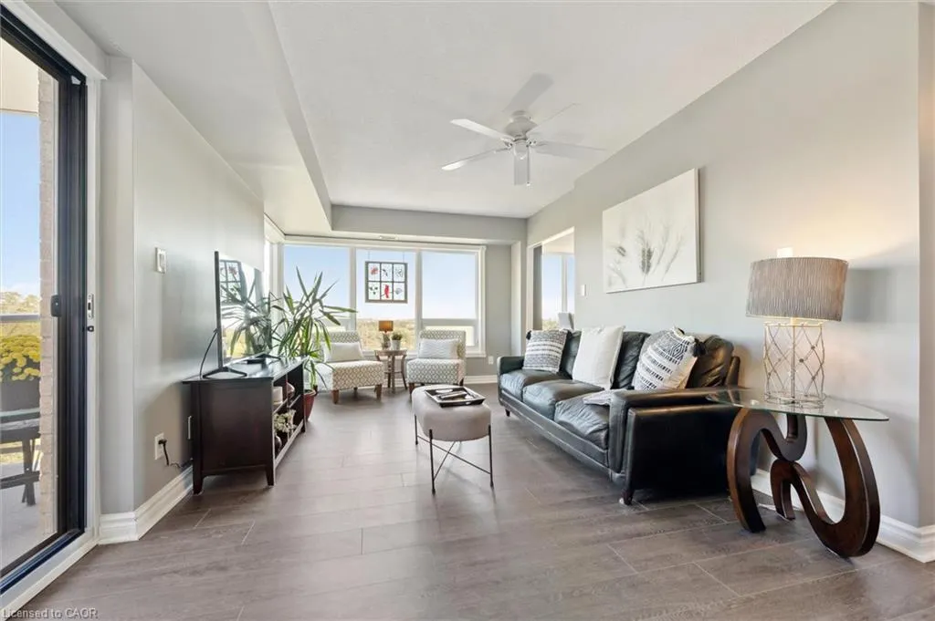 237 King Street W, #703
