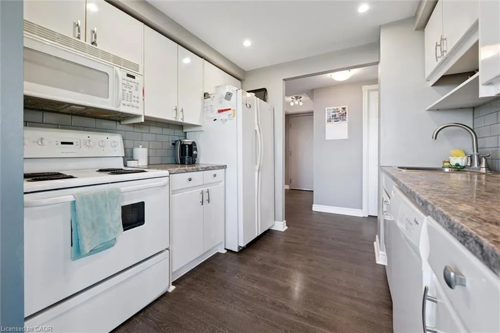 237 King Street W, #703