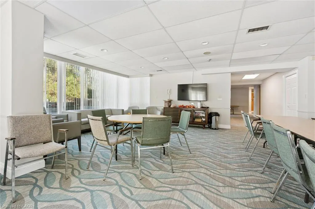 237 King Street W, #703