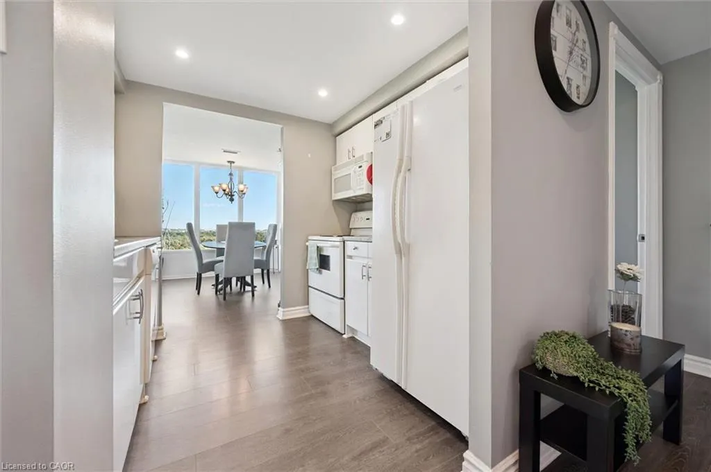 237 King Street W, #703