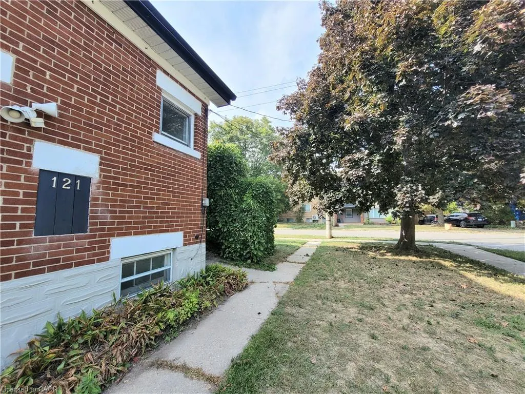 121 Blucher Street, #2