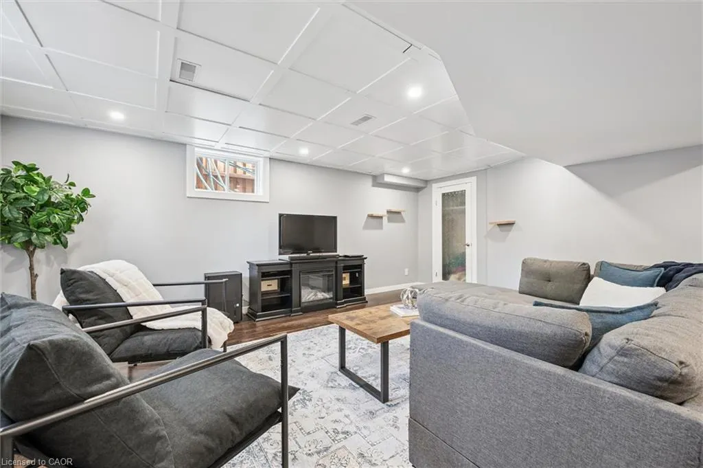 678 Mortimer Drive