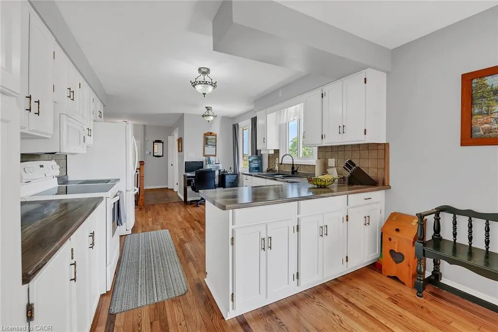 484 Hald-Dunn Townline Road