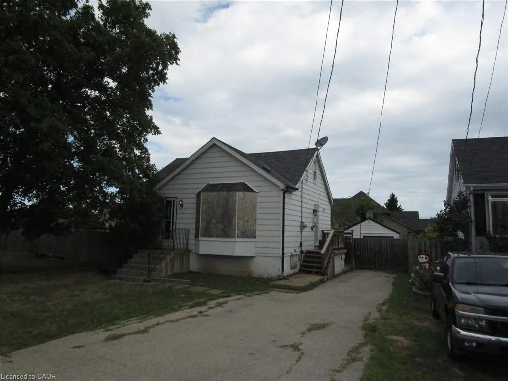 411-413 Highway 8