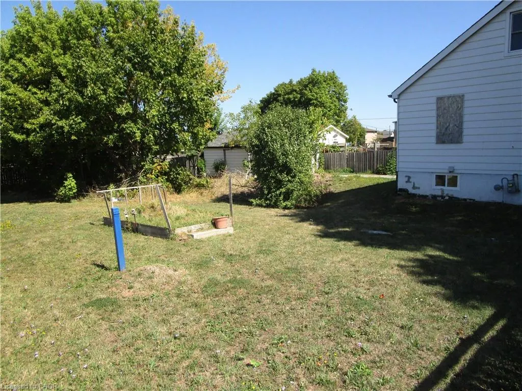 411-413 Highway 8