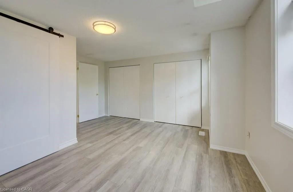 4 King William Court