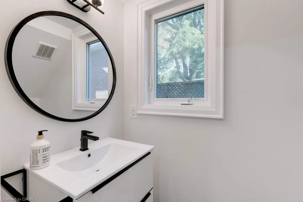 38 East 16th Street