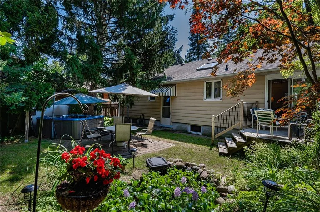 557 Stillwater Crescent