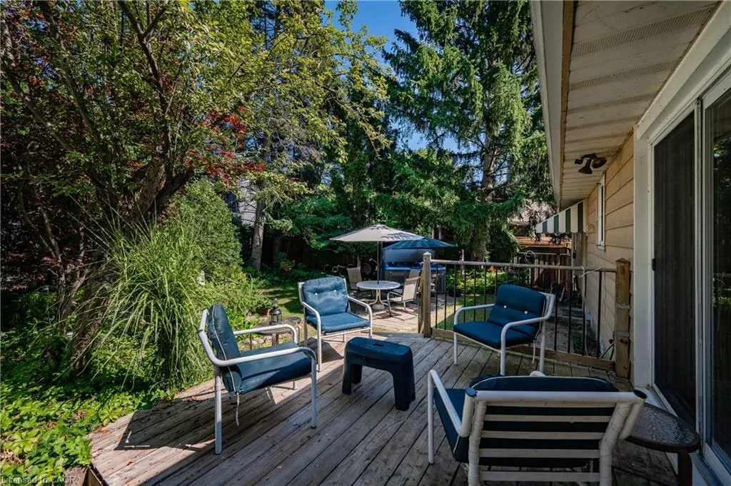 557 Stillwater Crescent