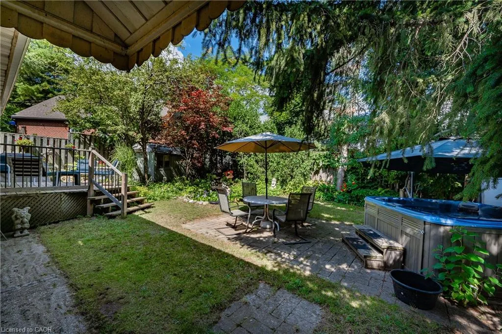 557 Stillwater Crescent