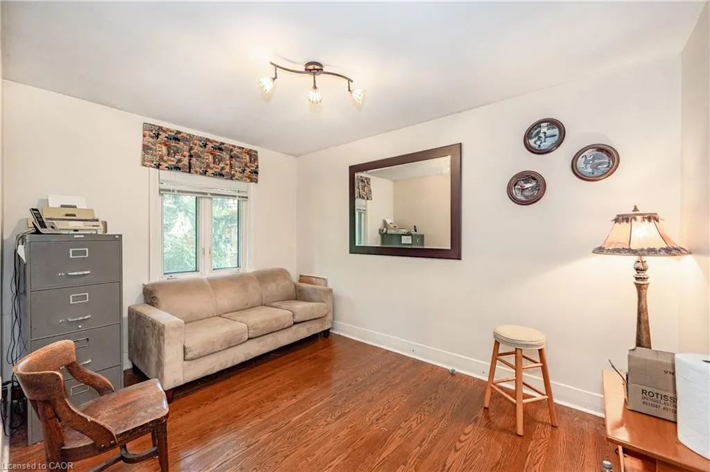 557 Stillwater Crescent