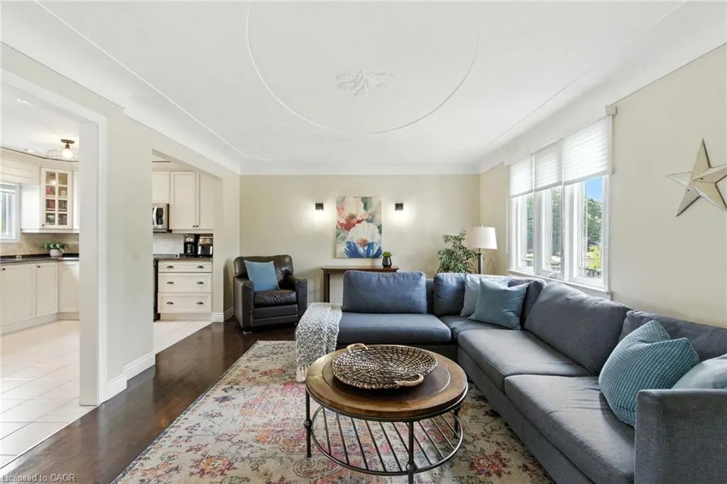 289 East 25th Street