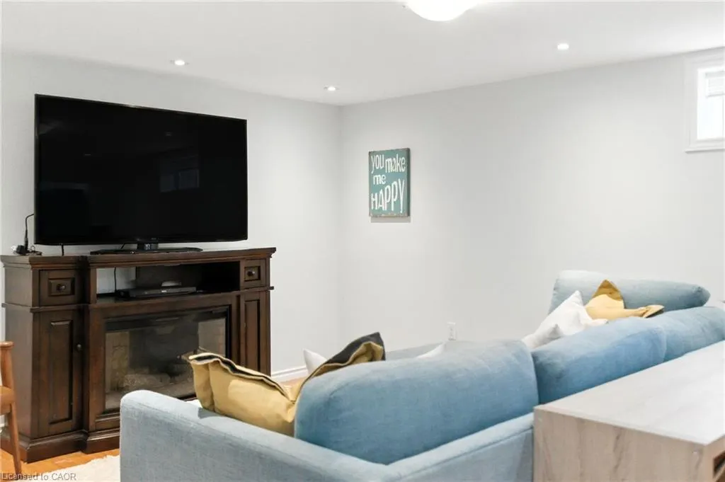 289 East 25th Street