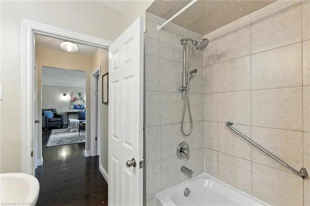 289 East 25th Street