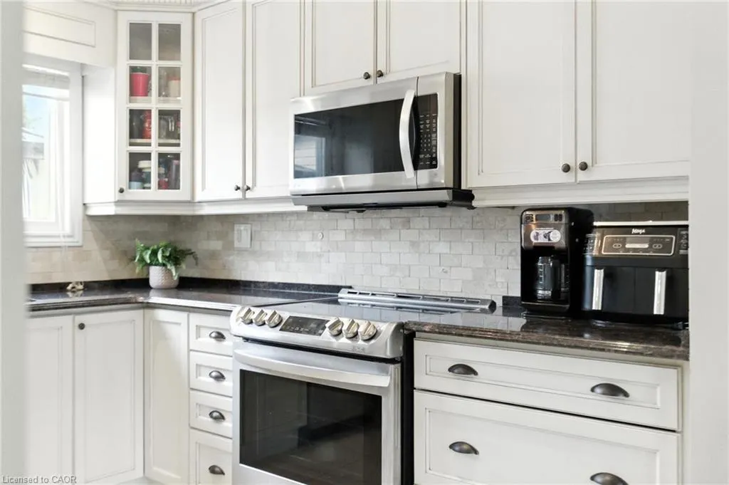 289 East 25th Street