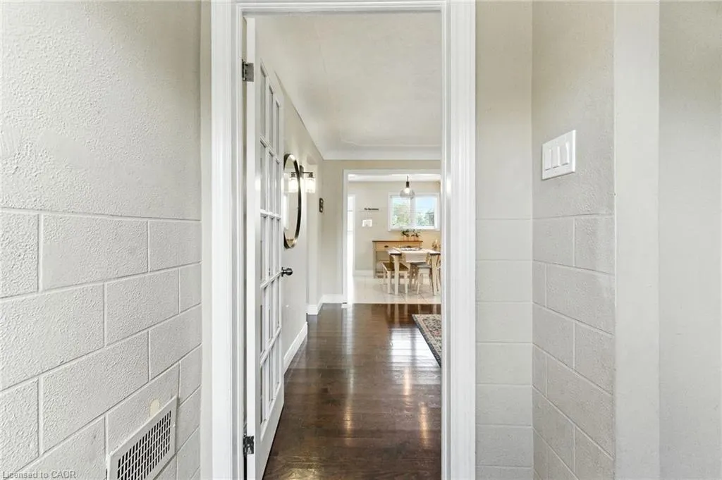 289 East 25th Street