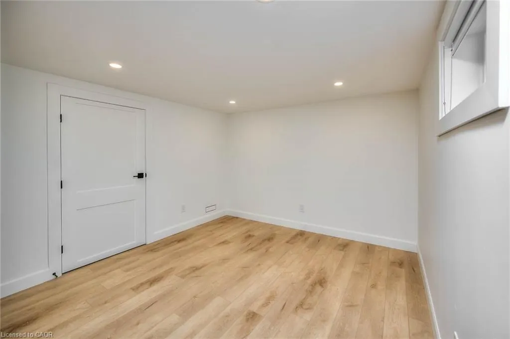 2 Esson Street