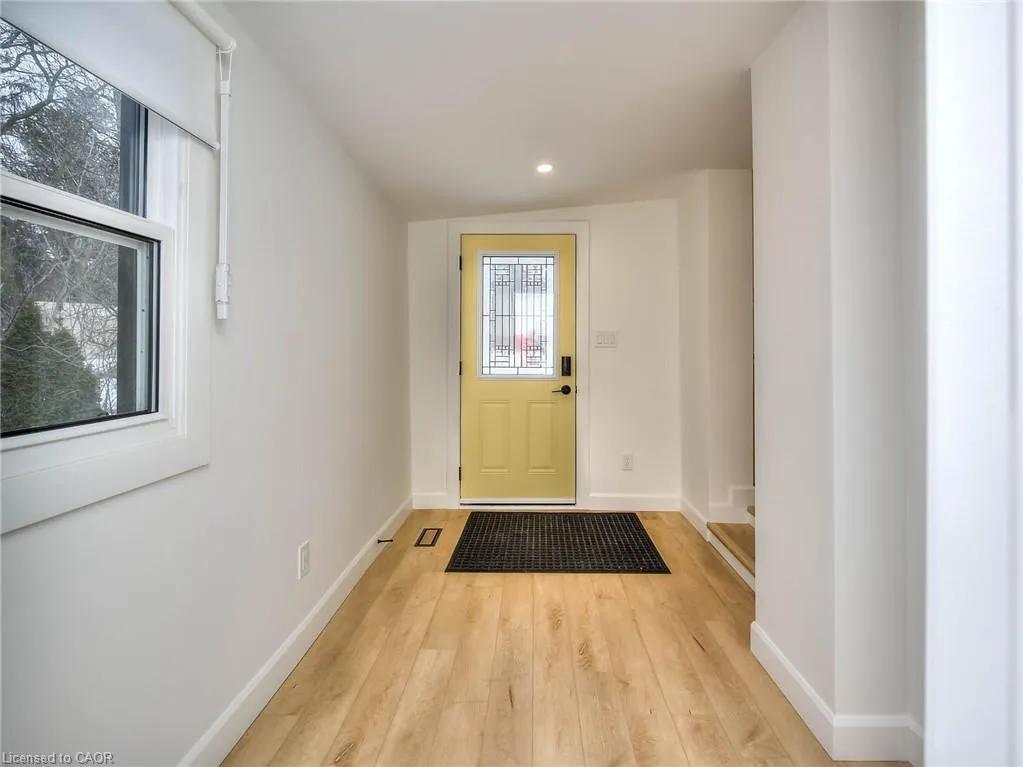 2 Esson Street