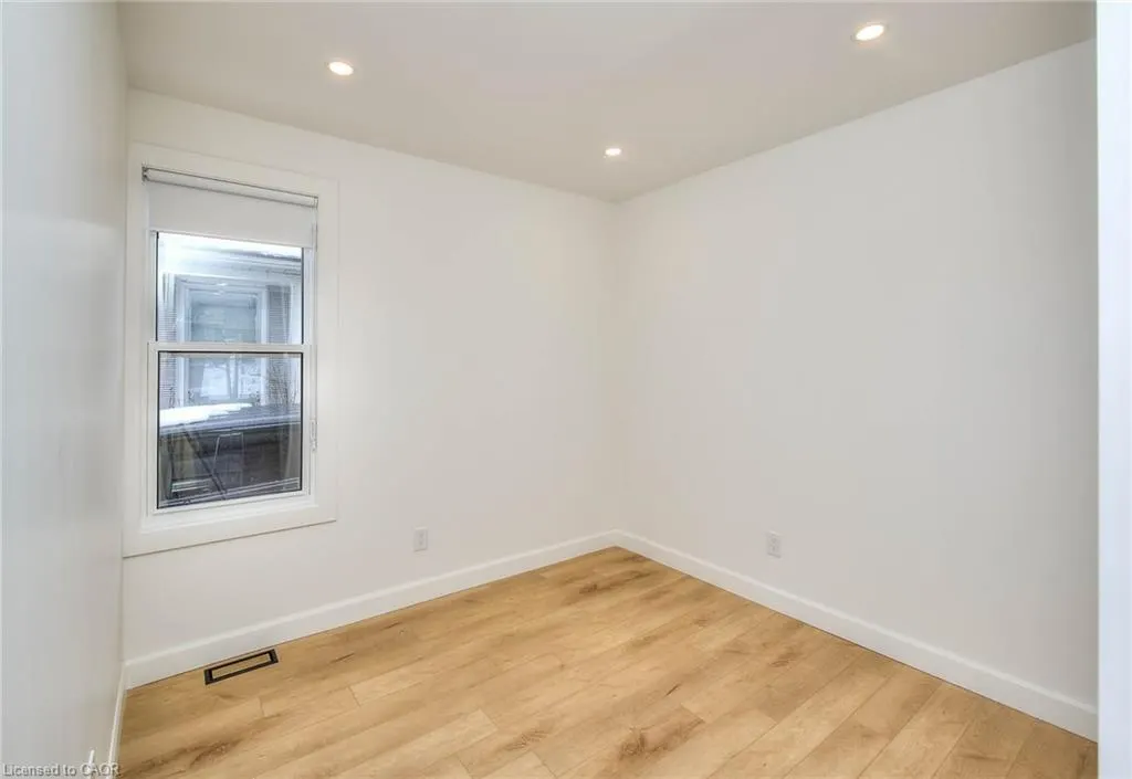 2 Esson Street