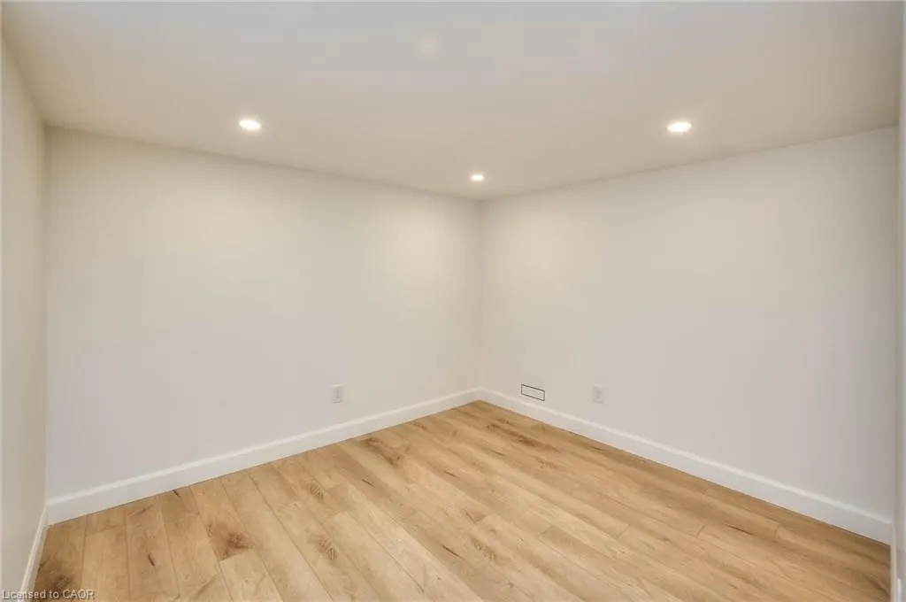 2 Esson Street