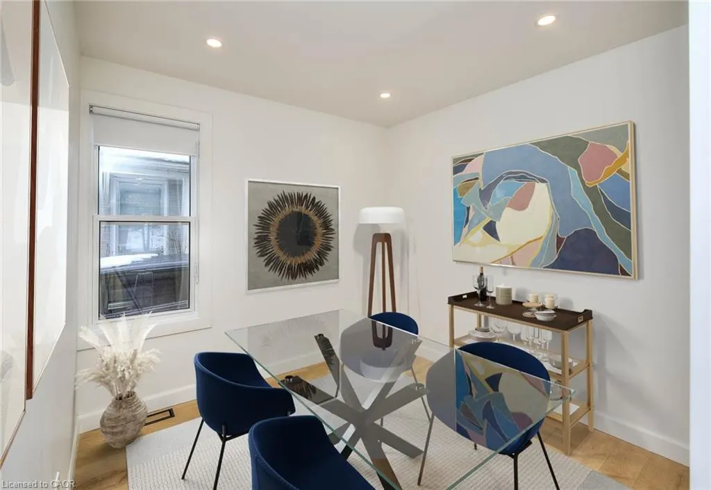 2 Esson Street