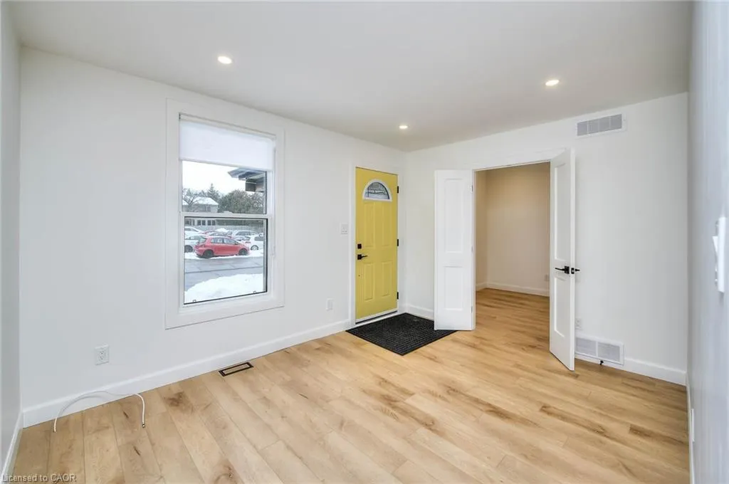 2 Esson Street