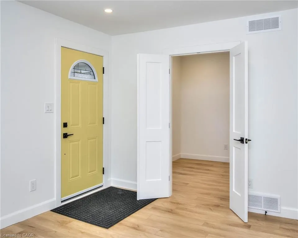 2 Esson Street