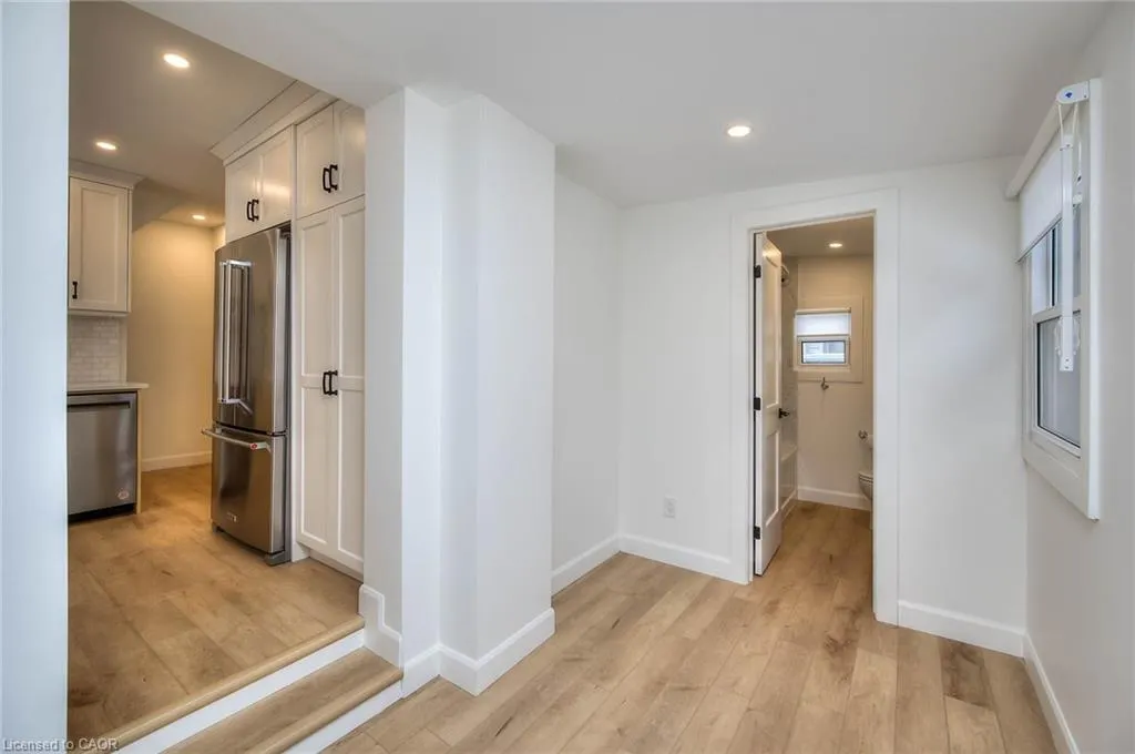 2 Esson Street